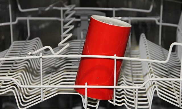 Jak wyczyścić zmywarkę kwaskiem cytrynowym?