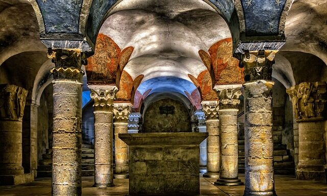 Do czego jest mała komora w zlewie?