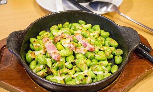 Czy edamame je się że skorka?