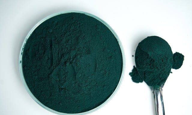 Czy spirulina powoduje wzdęcia?
